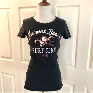 Hollister graphic tee in navy, size small